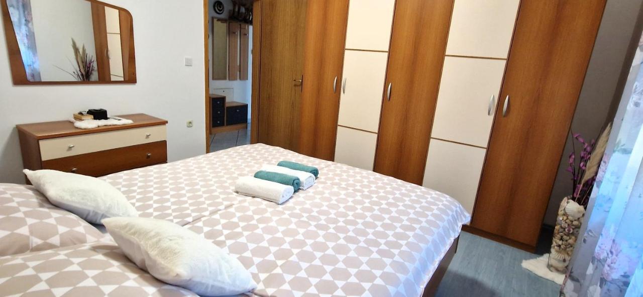 Apartma Pinezic *