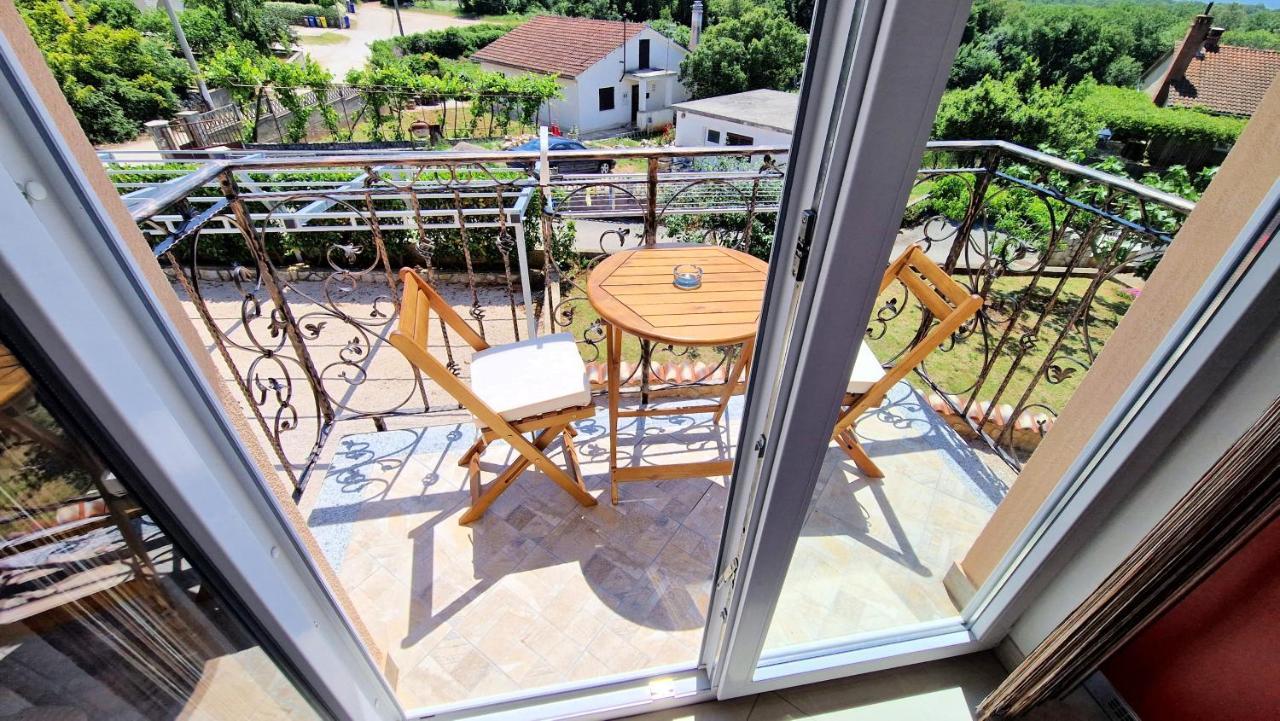 Apartma Pinezic *